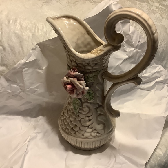 Vintage ornate Italian Capodimonte style Rose sculpted pitcher vase 14” high - Picture 2 of 13